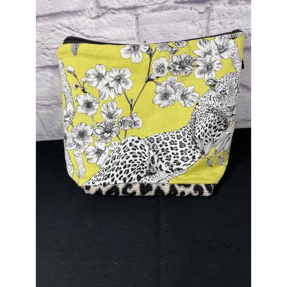 Lounging leopard fabric, handmade one of a kind toiletry bag - Picture 5 of 7